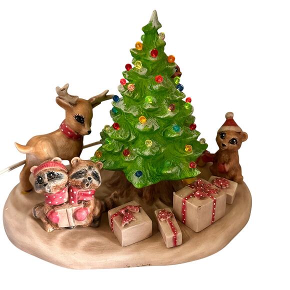 Vintage - Lighted Christmas Tree With Deer - raccoon and presents - Picture 1 of 9